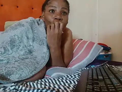 Snapshot of tinagiant chatting on 02.22.25 tinagiant online show from 02.22.25