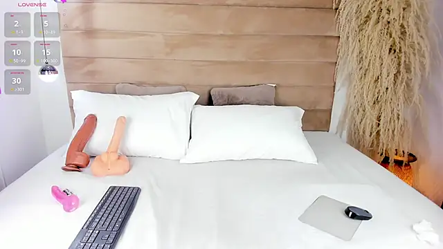 Snapshot of IsabellaJonns chatting on 12.10.24 IsabellaJonns online show from 12.10.24