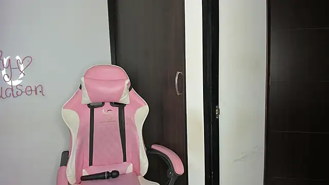 emily huddson  online show from 12.16.24