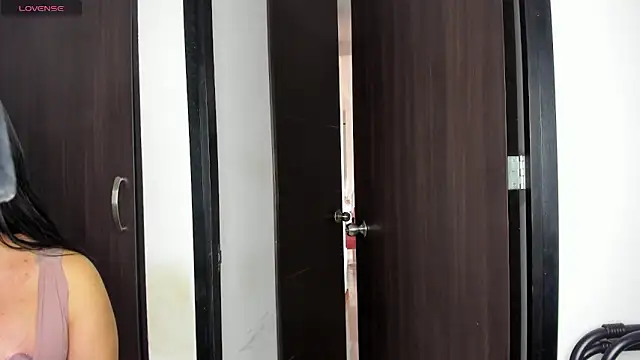 emily huddson  online show from 02.01.25