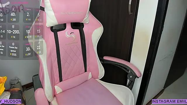 emily huddson  online show from 03.05.25