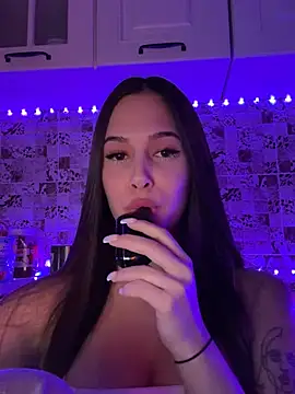 Snapshot of EricaWalls chatting on 01.18.25 EricaWalls online show from 01.18.25