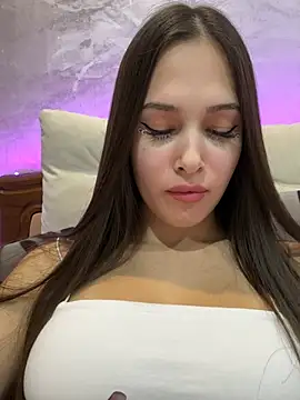 Snapshot of EricaWalls chatting on 01.28.25 EricaWalls online show from 01.28.25