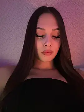 Snapshot of EricaWalls chatting on 02.11.25 EricaWalls online show from 02.11.25