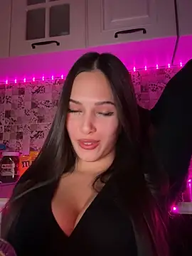 Snapshot of EricaWalls chatting on 02.20.25 EricaWalls online show from 02.20.25