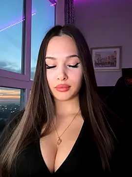 Snapshot of EricaWalls chatting on 11.29.25 EricaWalls online show from 11.29.25