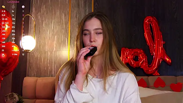 LoraineLuff online show from 02.16.25