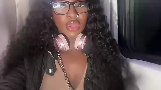 Snapshot of londonsfantasy chatting on 02.07.26 londonsfantasy online show from 02.07.26