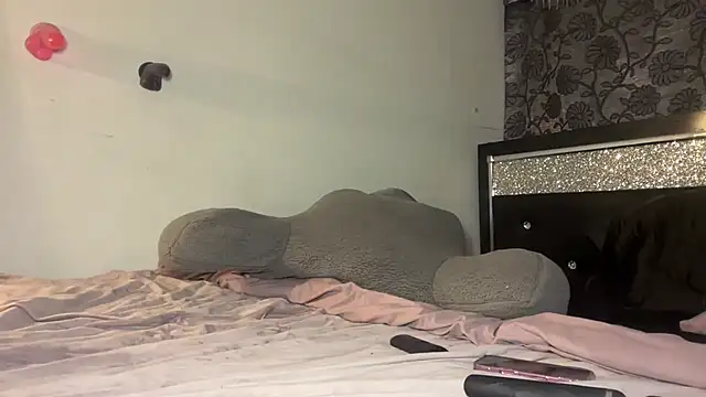 Snapshot of londonsfantasy chatting on 02.16.26 londonsfantasy online show from 02.16.26