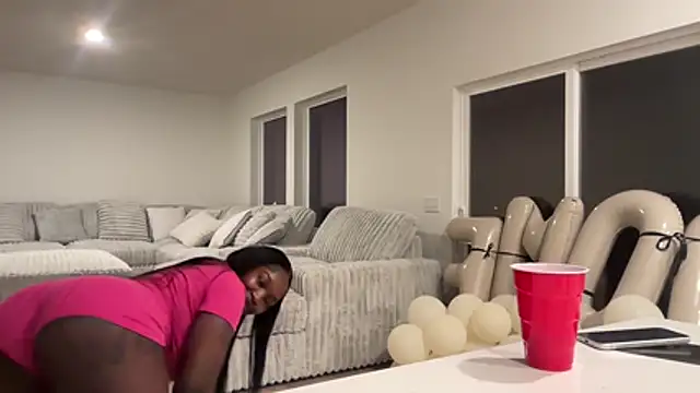 Snapshot of londonsfantasy chatting on 03.29.26 londonsfantasy online show from 03.29.26