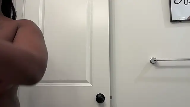 Snapshot of londonsfantasy chatting on 04.15.26 londonsfantasy online show from 04.15.26