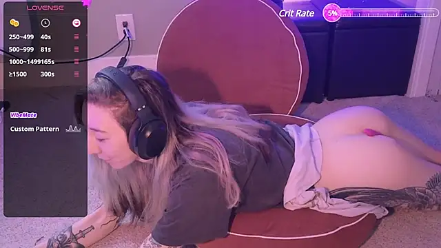 Snapshot of lovelylucyy chatting on 12.08.24 lovelylucyy online show from 12.08.24