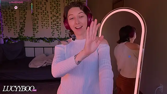 lovelylucyy online show from 06.20.26