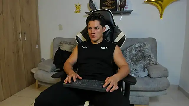 Snapshot of julian_wallace chatting on 01.18.26 julian wallace online show from 01.18.26