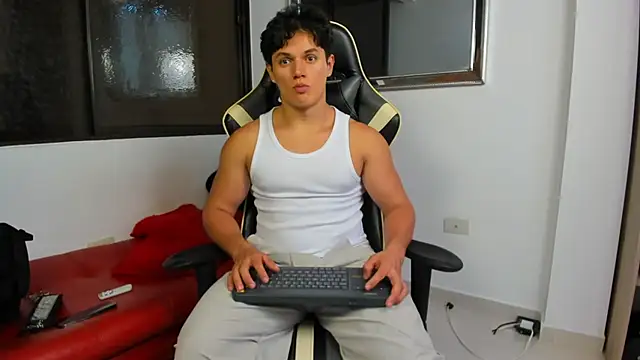 Snapshot of julian_wallace chatting on 02.02.26 julian wallace online show from 02.02.26