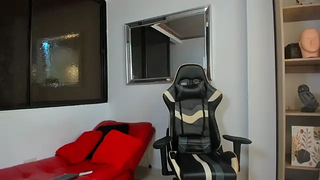 Snapshot of julian_wallace chatting on 02.21.26 julian wallace online show from 02.21.26