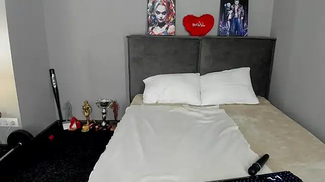 Snapshot of MuscleXXXBarbie chatting on 04.19.26 MuscleXXXBarbie online show from 04.19.26