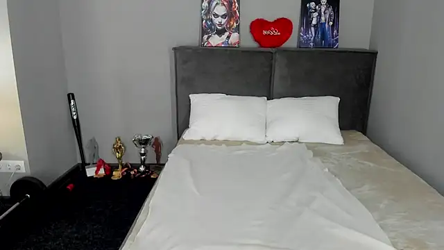 Snapshot of MuscleXXXBarbie chatting on 04.22.26 MuscleXXXBarbie online show from 04.22.26