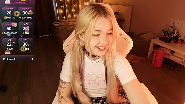 Snapshot of EvaSweetys chatting on 02.09.25 EvaSweetys online show from 02.09.25