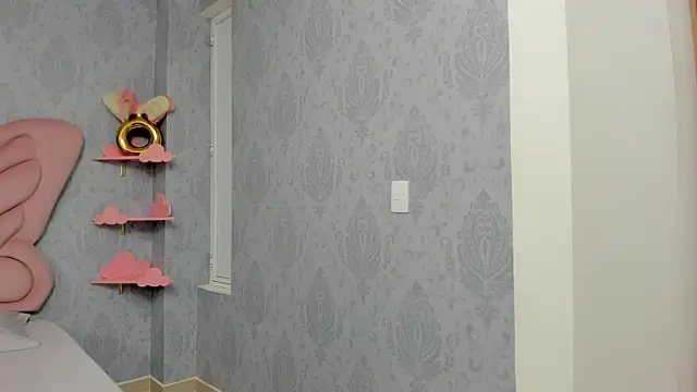 Snapshot of MaddyCute4u chatting on 02.15.25 MaddyCute4u online show from 02.15.25