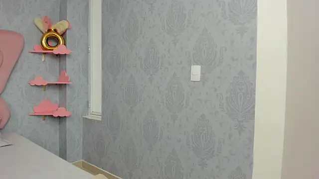 Snapshot of MaddyCute4u chatting on 02.17.25 MaddyCute4u online show from 02.17.25