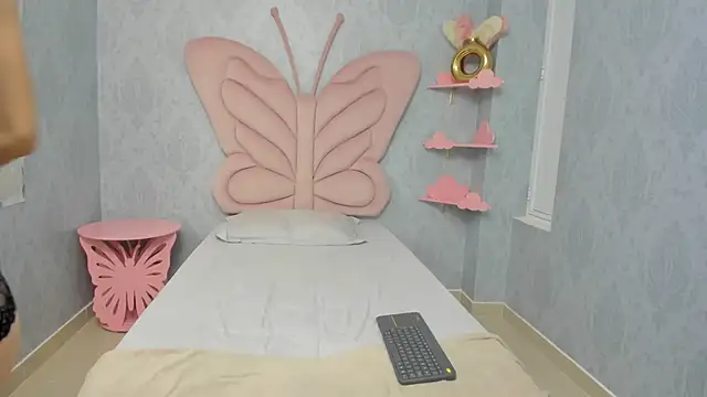 Snapshot of MaddyCute4u chatting on 02.21.25 MaddyCute4u online show from 02.21.25