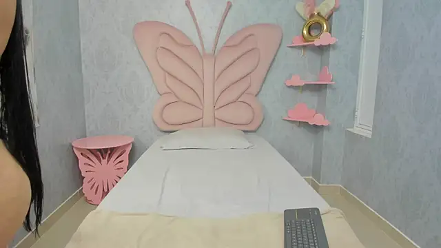 Snapshot of MaddyCute4u chatting on 02.22.25 MaddyCute4u online show from 02.22.25