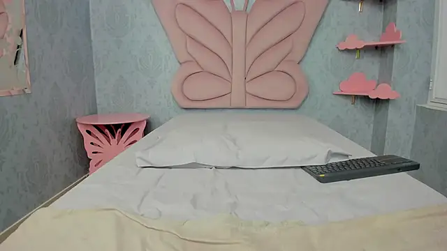 Snapshot of MaddyCute4u chatting on 02.24.25 MaddyCute4u online show from 02.24.25