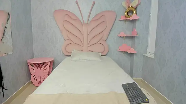 Snapshot of MaddyCute4u chatting on 02.26.25 MaddyCute4u online show from 02.26.25