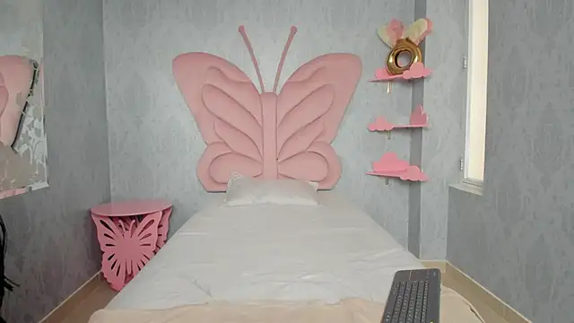 Snapshot of MaddyCute4u chatting on 02.26.25 MaddyCute4u online show from 02.26.25