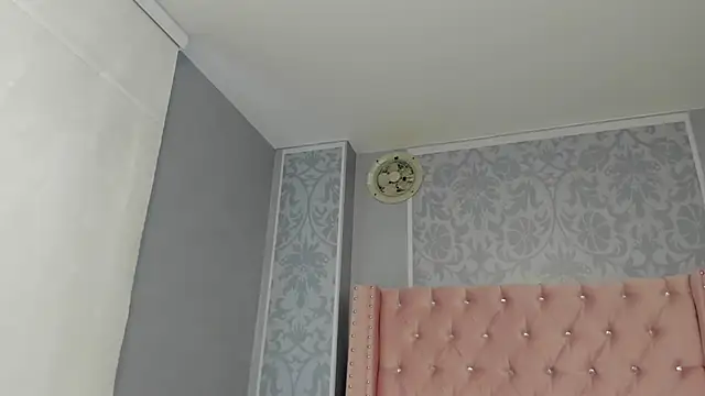 Snapshot of MaddyCute4u chatting on 03.14.25 MaddyCute4u online show from 03.14.25