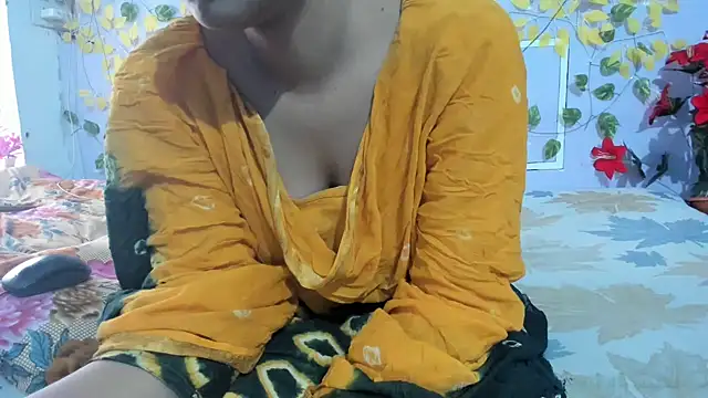 Snapshot of aarjulove chatting on 04.23.26 aarjulove online show from 04.23.26