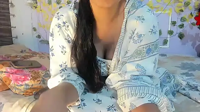 Snapshot of aarjulove chatting on 04.25.26 aarjulove online show from 04.25.26