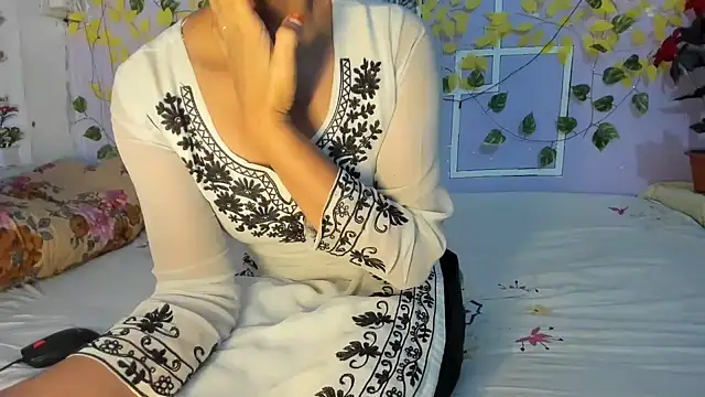 Snapshot of aarjulove chatting on 05.06.26 aarjulove online show from 05.06.26