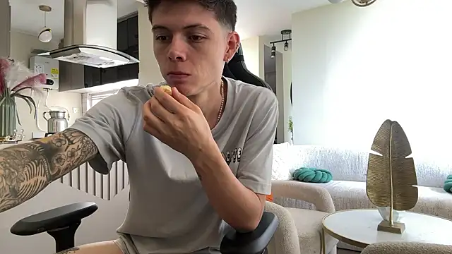 Snapshot of IsmaelRichardson chatting on 02.27.26 IsmaelRichardson online show from 02.27.26