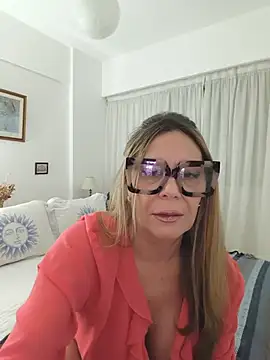 Snapshot of lolavalecuatro chatting on 07.18.26 lolavalecuatro online show from 07.18.26