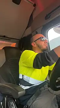 Snapshot of donnuozfutura chatting on 12.31.24 donnuozfutura online show from 12.31.24