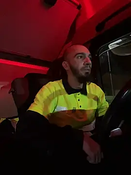 Snapshot of donnuozfutura chatting on 01.02.25 donnuozfutura online show from 01.02.25