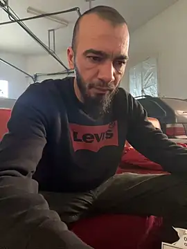 Snapshot of donnuozfutura chatting on 01.10.25 donnuozfutura online show from 01.10.25