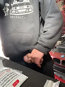 Snapshot of donnuozfutura chatting on 03.04.25 donnuozfutura online show from 03.04.25