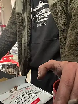 Snapshot of donnuozfutura chatting on 03.19.25 donnuozfutura online show from 03.19.25