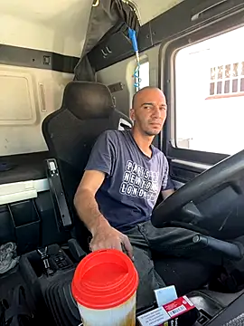 Snapshot of donnuozfutura chatting on 10.07.25 donnuozfutura online show from 10.07.25