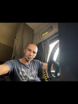 Snapshot of donnuozfutura chatting on 11.13.25 donnuozfutura online show from 11.13.25