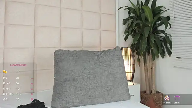 Nia Bunny online show from 01.27.25