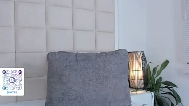 Nia Bunny online show from 09.09.25