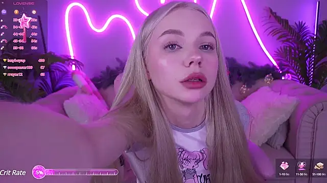 Snapshot of EviStar chatting on 12.29.24 EviStar online show from 12.29.24