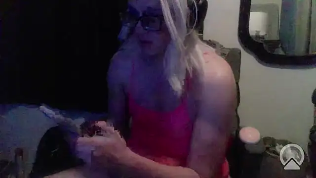 Snapshot of sexyblondetrans chatting on 02.15.26 sexyblondetrans online show from 02.15.26