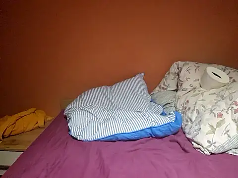 Snapshot of Josephine_LIVE chatting on 10.19.25 Josephine LIVE online show from 10.19.25