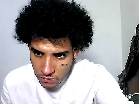 Snapshot of maick5- chatting on 10.10.25 maick5- online show from 10.10.25