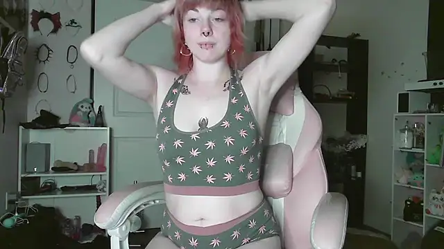 Snapshot of GoddessPinxx chatting on 05.18.26 GoddessPinxx online show from 05.18.26